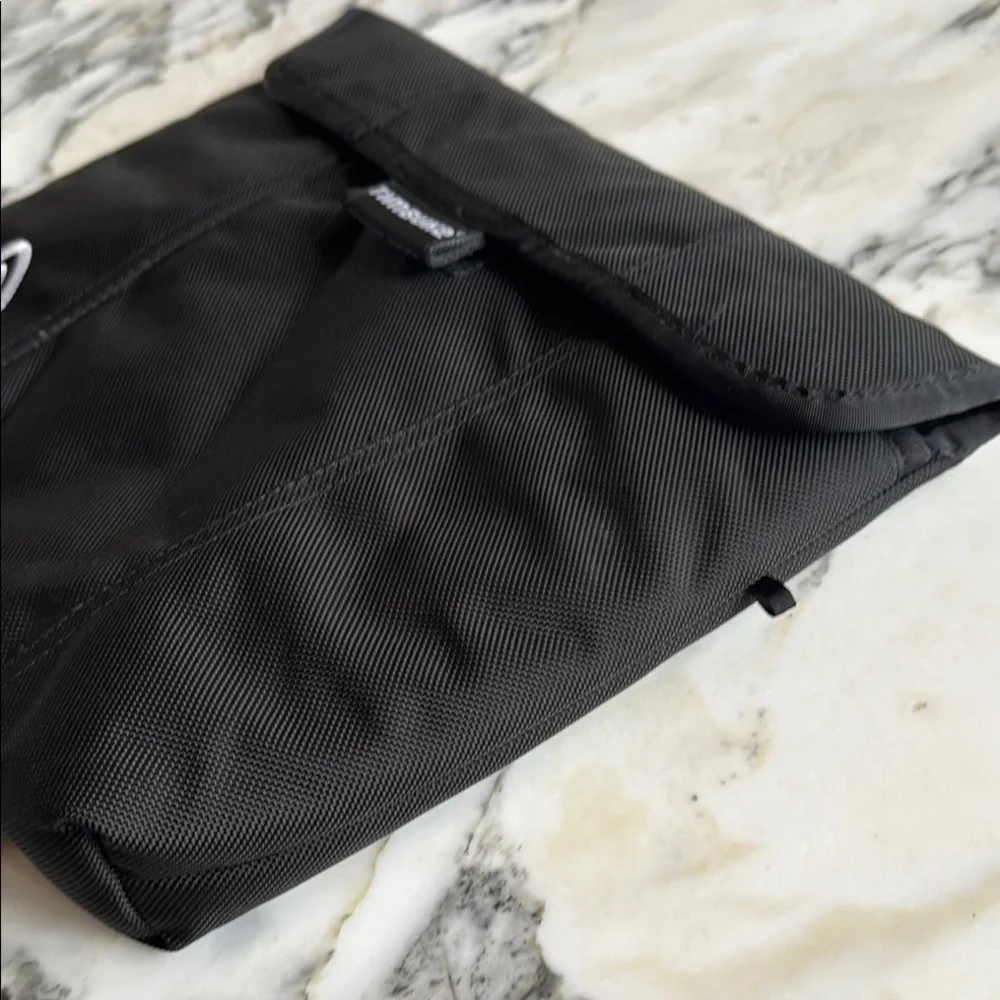 Timbuk2 Black Laptop Tablet Bag with Sleek Professional Design Size Small 11x13”